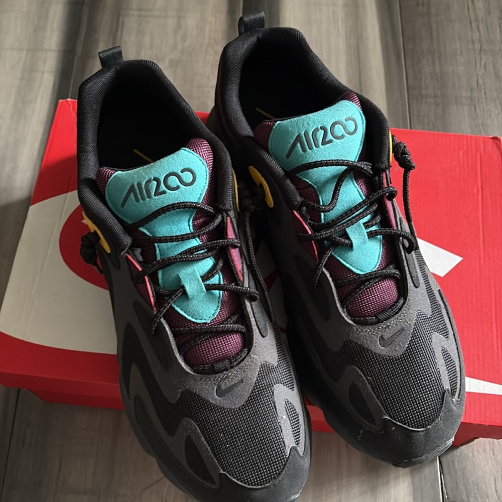 Men’s Size 12 Air Max 200